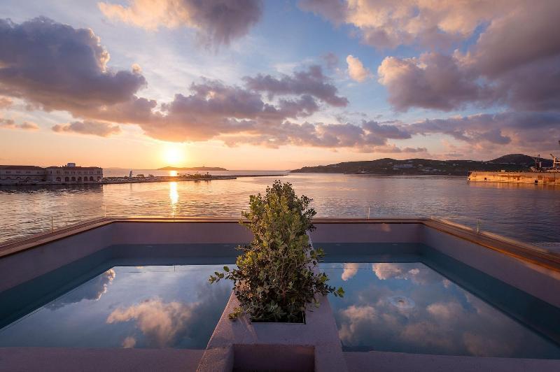 Shapes Luxury Suites Ermupoli Exteriér fotografie
